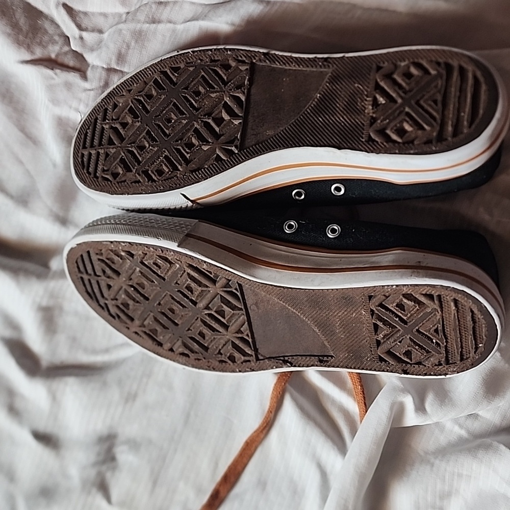Shoes - Picture 4 of 5